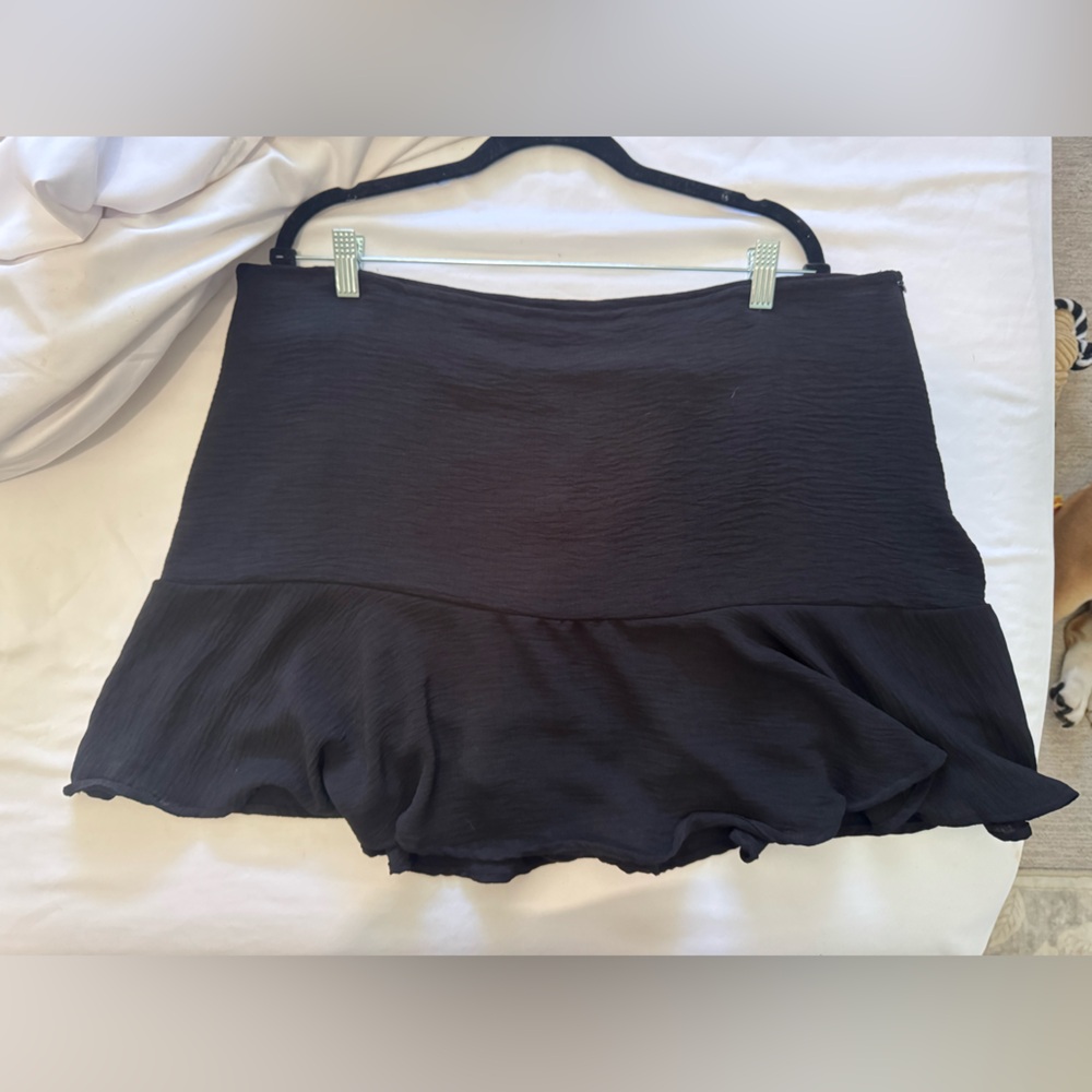 ARULA Black Ruffled Skater Mini Skort